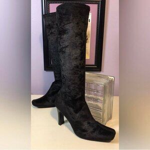 Newport News Velvet Boot, US 8